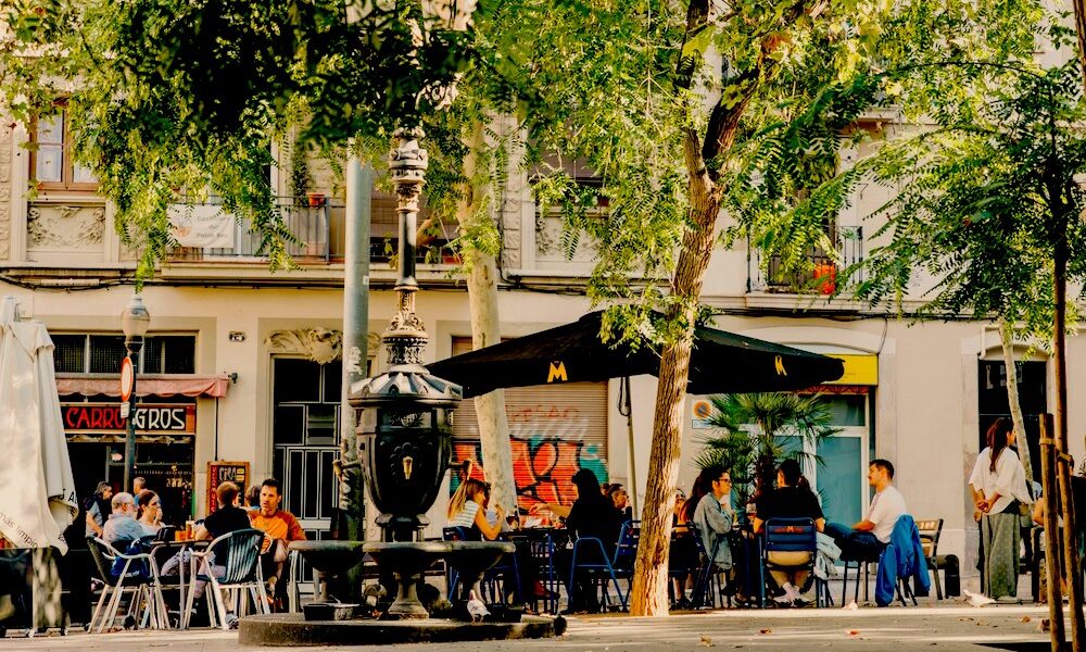 Laptop-friendly work cafes with free wifi in Barcelona,Spain (outdoor cafe scene)