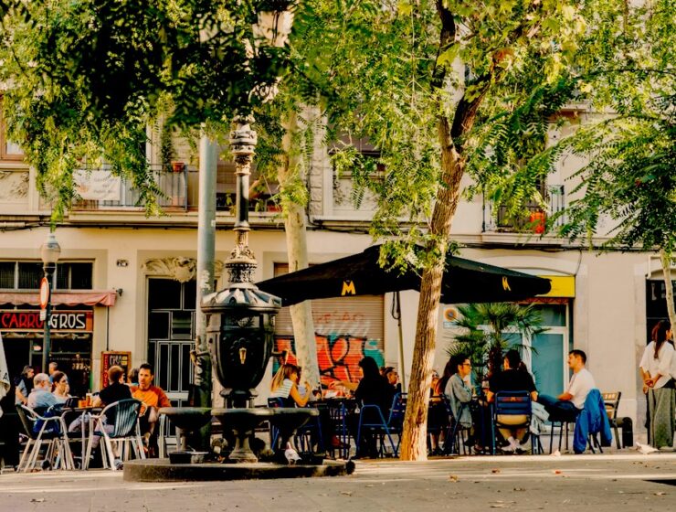 Laptop-friendly work cafes with free wifi in Barcelona,Spain (outdoor cafe scene)