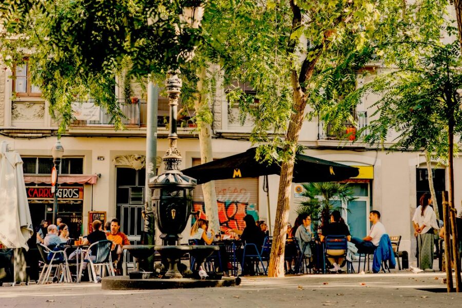 Laptop-friendly work cafes with free wifi in Barcelona,Spain (outdoor cafe scene)